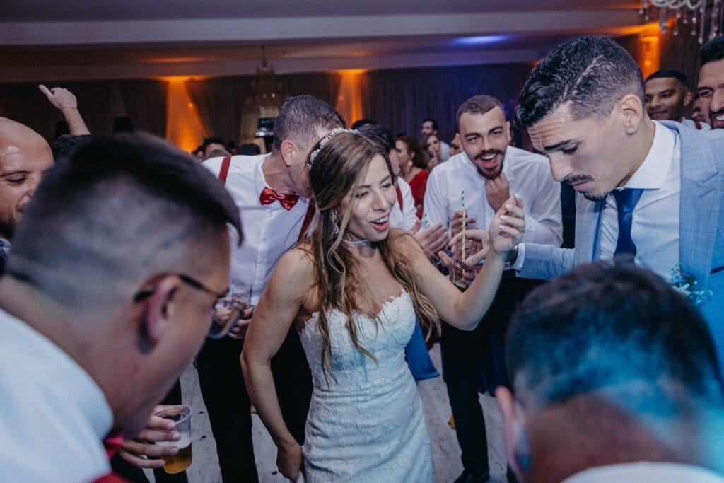 Band pentru nunta – Alegeți Melodic Band București și Transformați Evenimentul într-un Spectacol Unic cu Tarife Accesibile